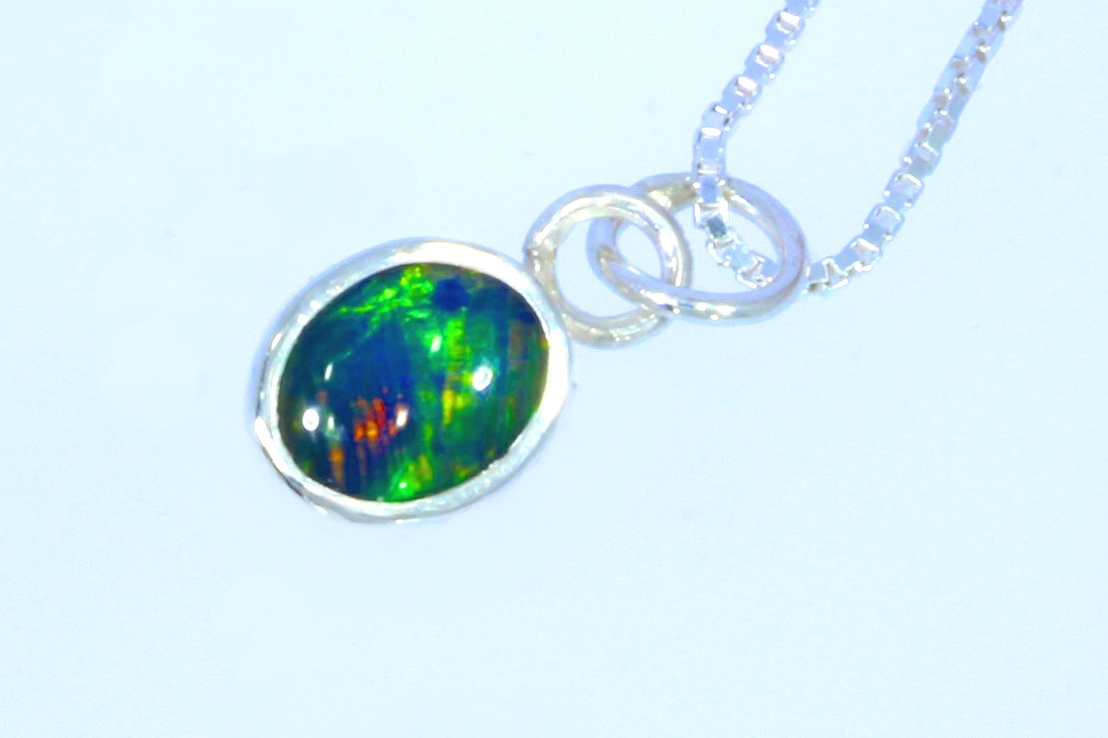 Opal anheng nr 7. (9×7 mm opal)